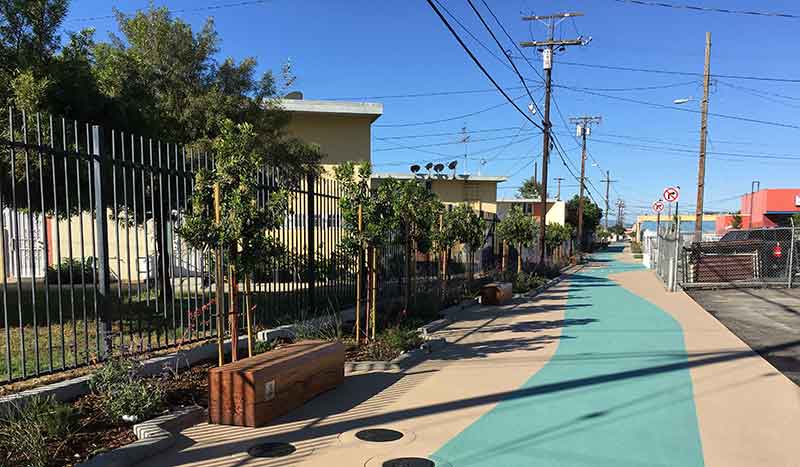Bradley Plaza Green Alley: A Project in Partnership with the
Community